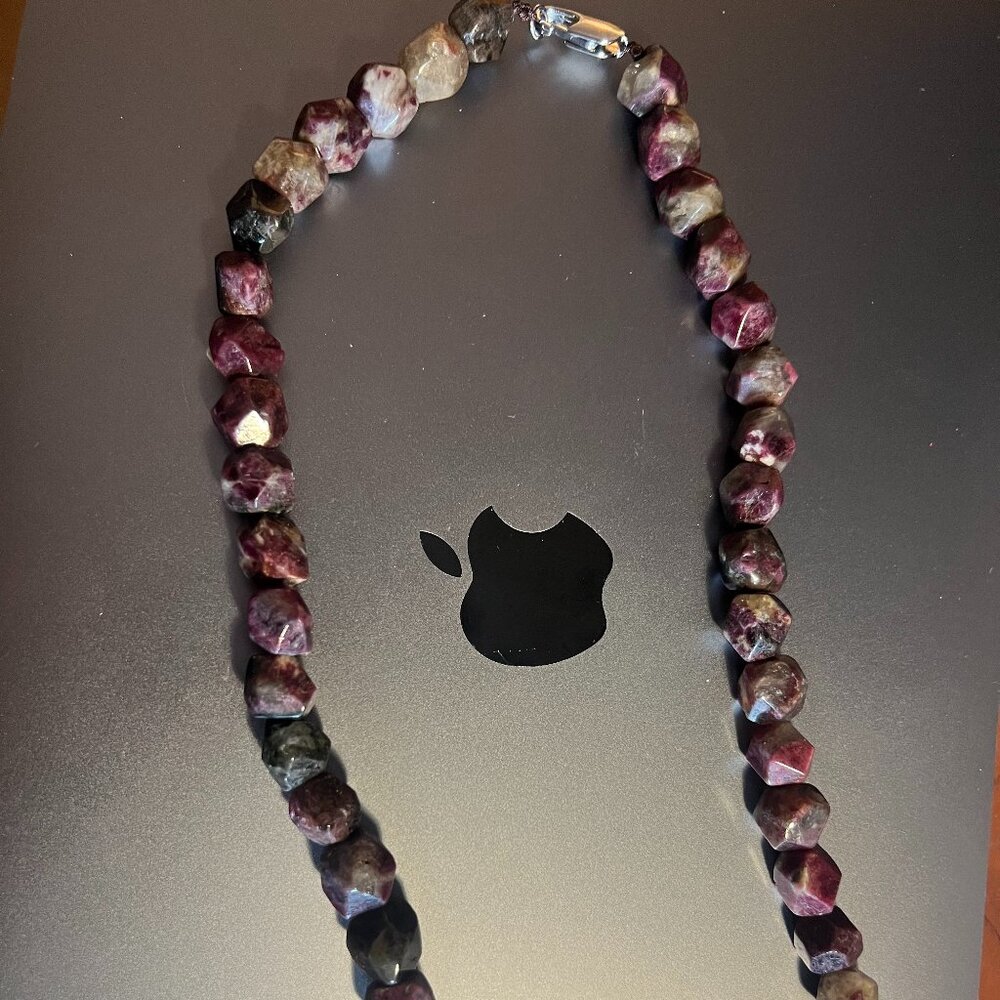 Stunning raw tourmaline necklace with stainless steel clasp - Picture 3 of 4